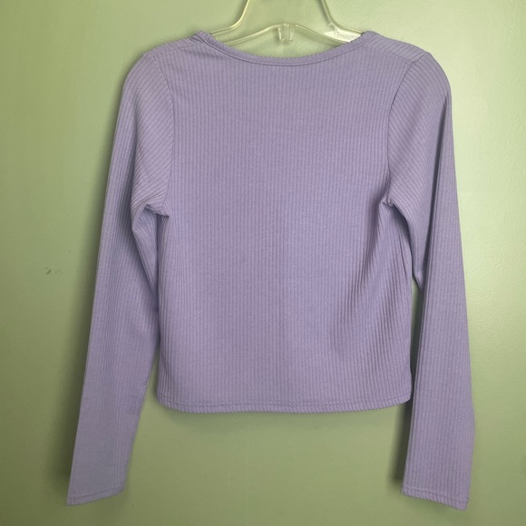 Flattering Shirts - Picture 9 of 9